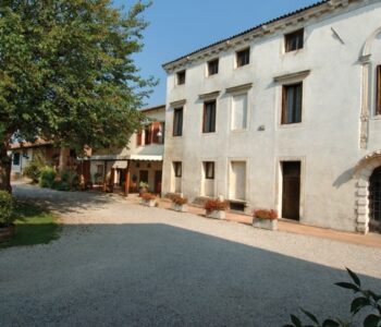 Cortile esterno 1 Viart