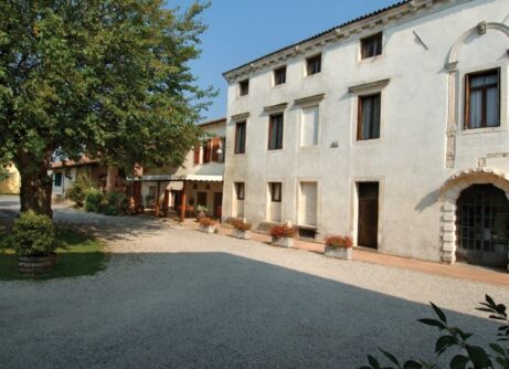 Cortile esterno 1 Viart