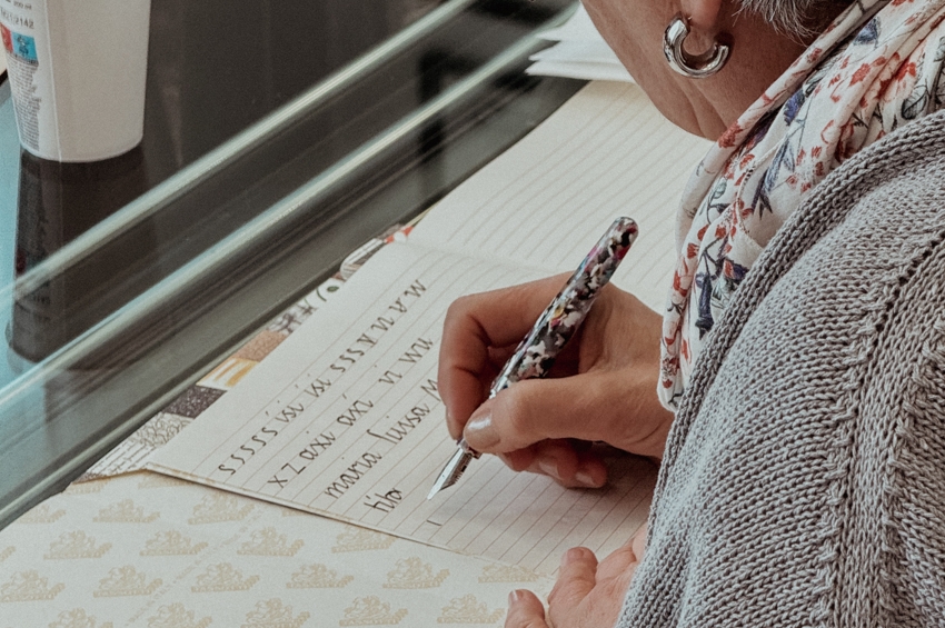calligrafia esercizi scrittura donna Viart